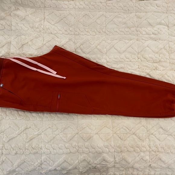 Figs Scrub SET - Terracotta (Zamora Joggers L + Rafaela Top M) - Picture 5 of 9